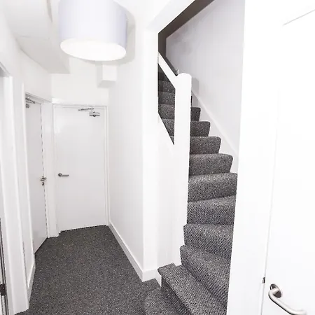 Stylish Ensuite Rooms, Ts5