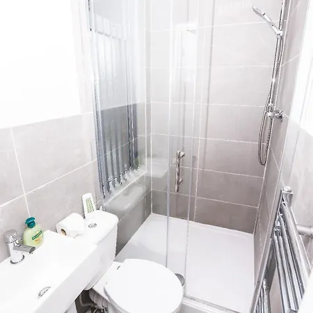 Stylish Ensuite Rooms, Ts5